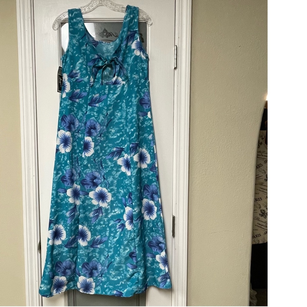 Argee Floral Blouse Sz Small. 100% Polyester
